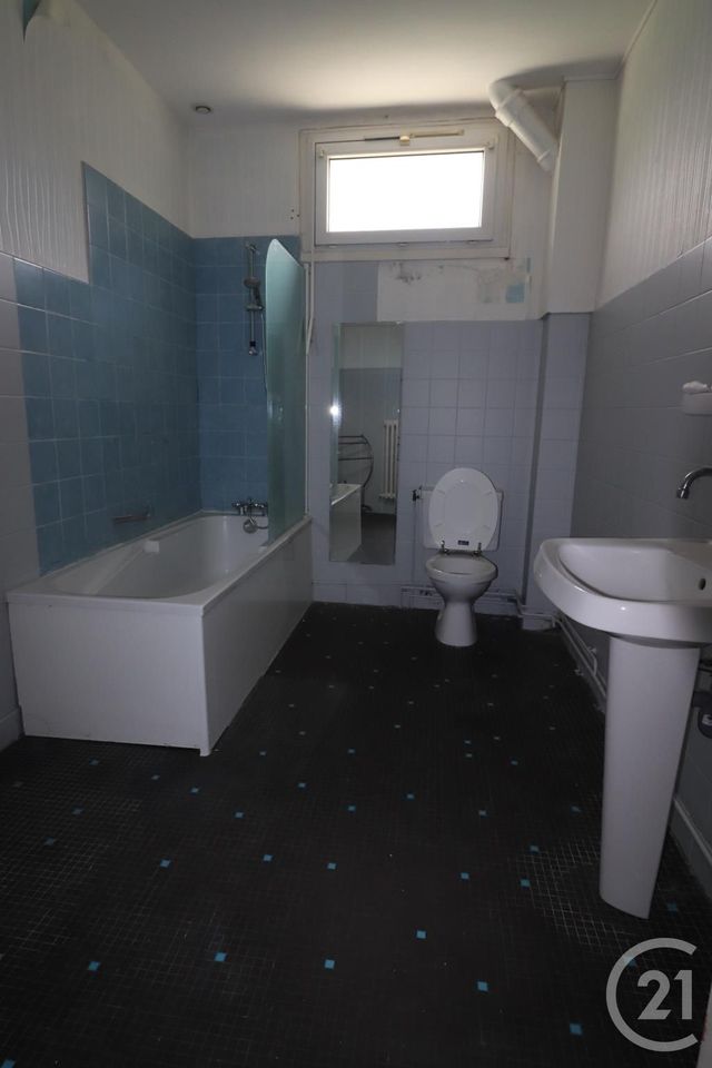 Appartement T4 à vendre - 4 pièces - 90.56 m2 - VESOUL - 70 - FRANCHE-COMTE - Century 21 Est Agence Appartement T4 à vendre - 4 pièces - 90.56 m2 - VESOUL - 70 - FRANCHE-COMTE - Century 21 Est Agence
