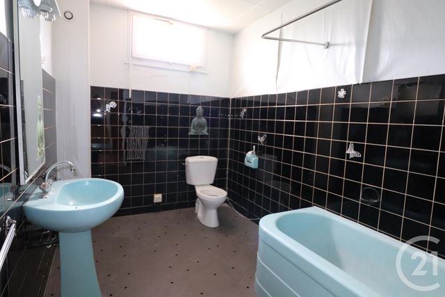 Appartement T4 à vendre - 4 pièces - 91.83 m2 - VESOUL - 70 - FRANCHE-COMTE - Century 21 Est Agence Appartement T4 à vendre - 4 pièces - 91.83 m2 - VESOUL - 70 - FRANCHE-COMTE - Century 21 Est Agence